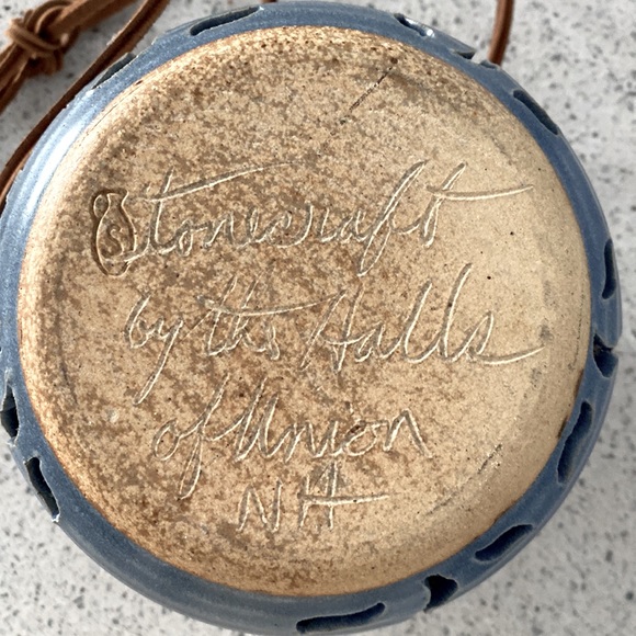 Handmade blue pottery hanging planter - Picture 6 of 8